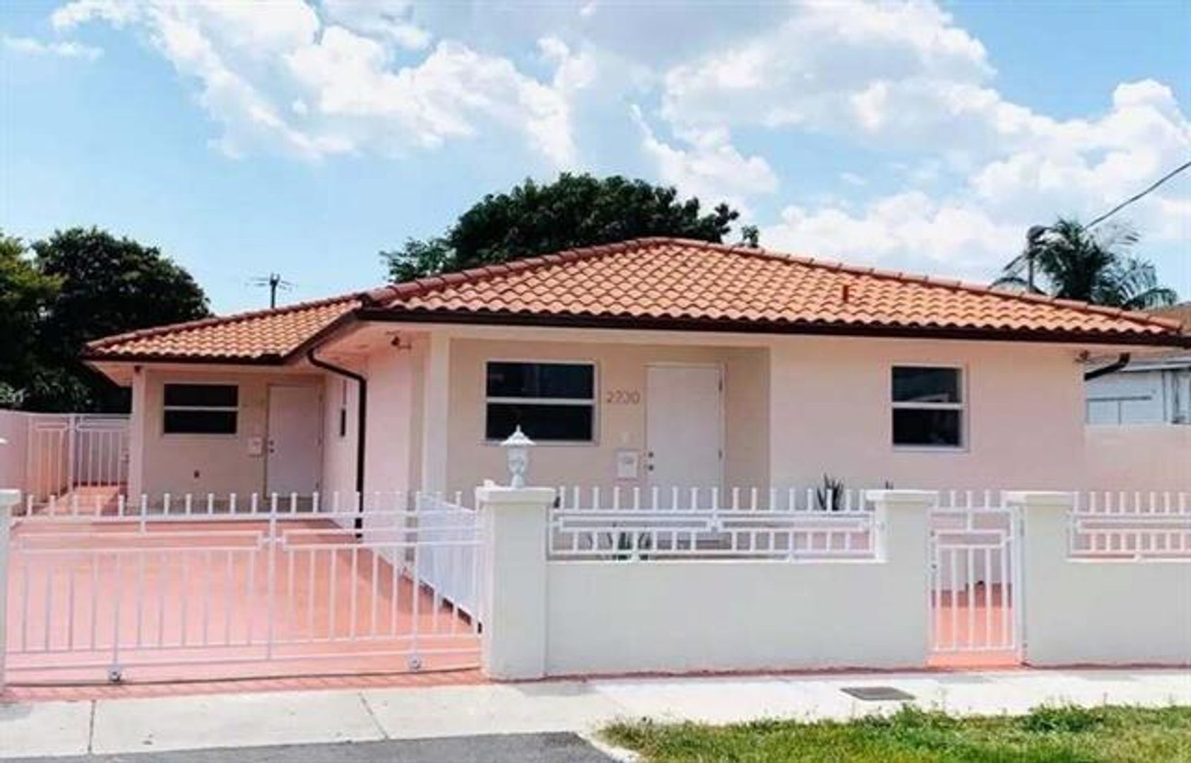 MIAMI Townhome: 2728 SW 5th St th 2728