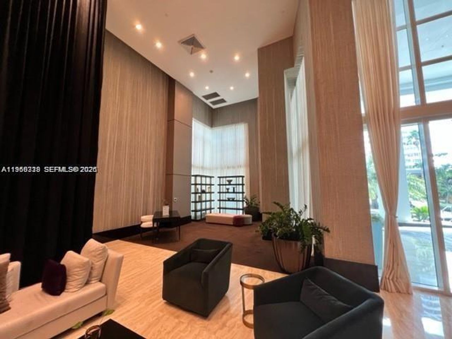 Miami Apartment: 950 Brickell Bay Dr unit 4003