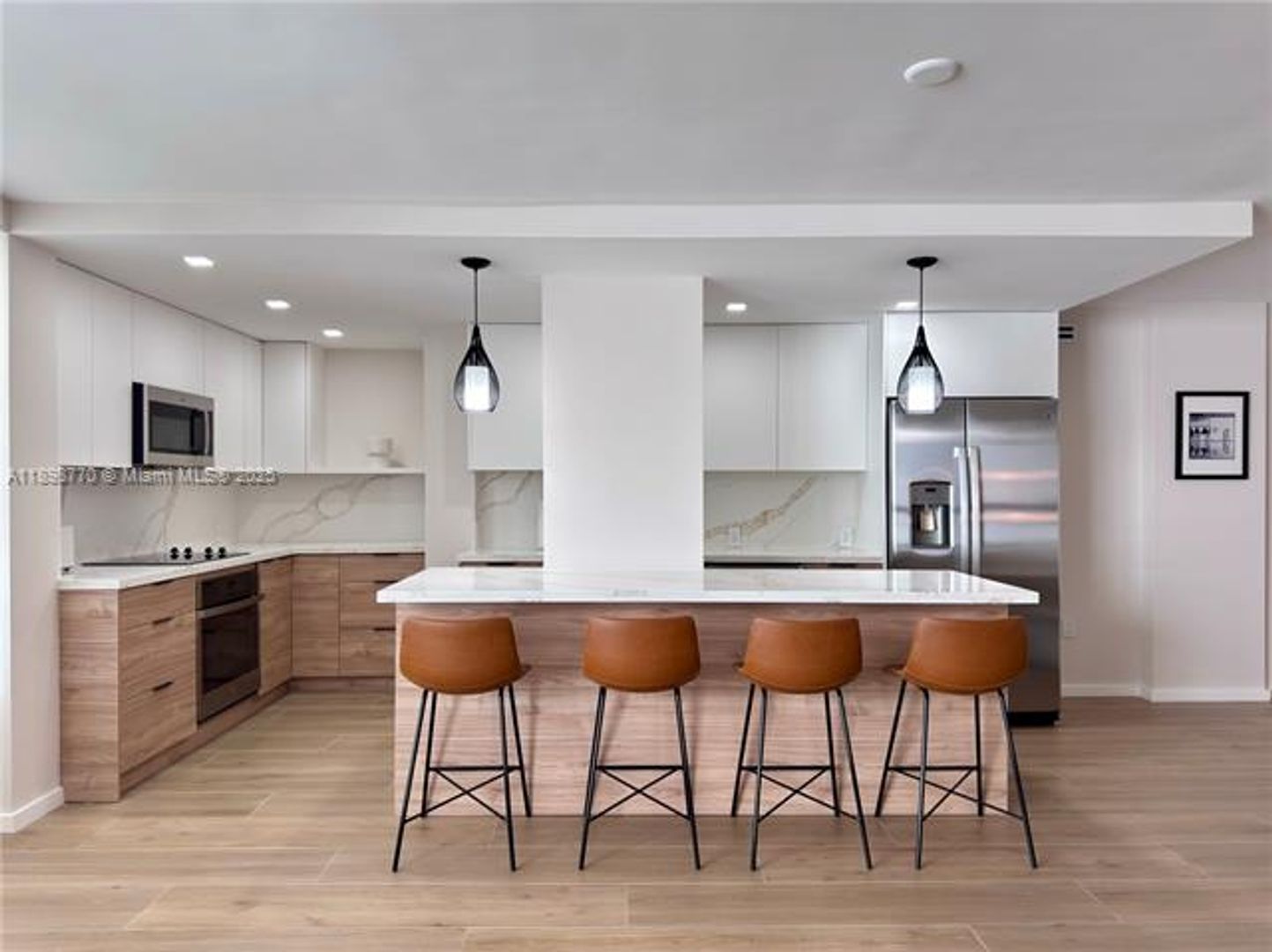 BAL HARBOUR Apartment: 10230 Collins Ave appt 102