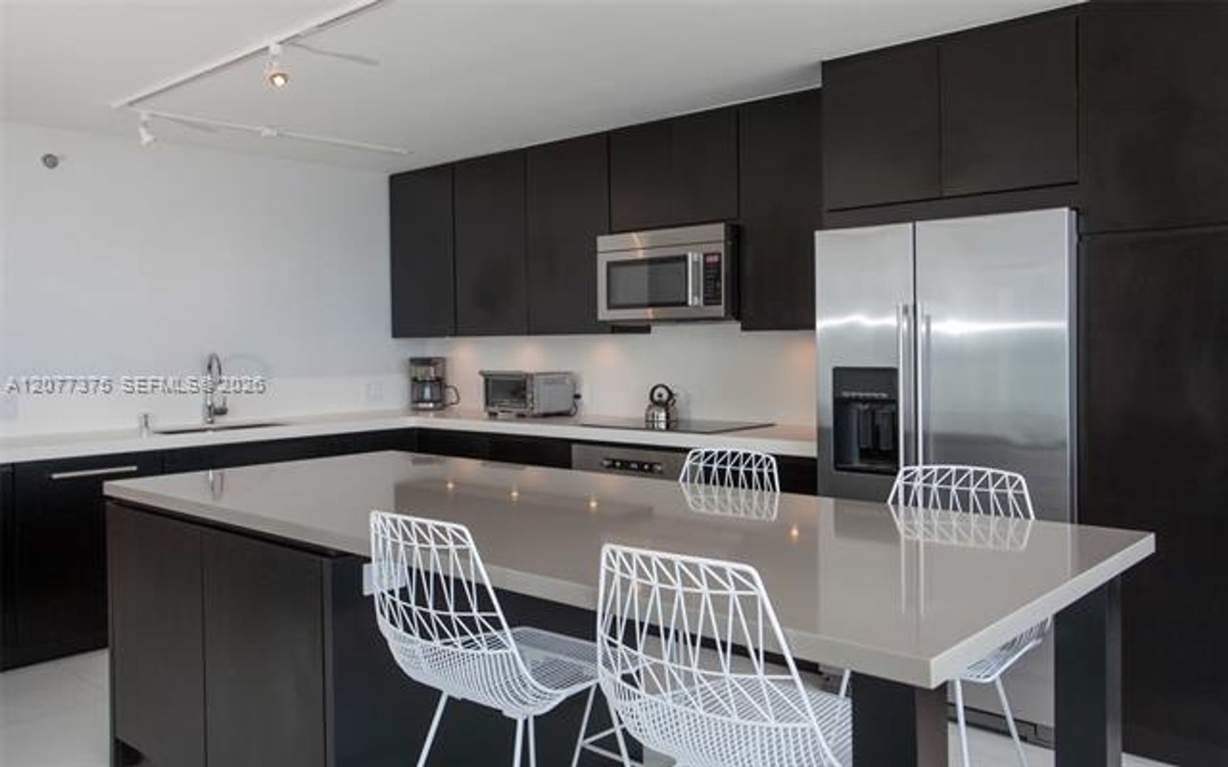 Miami Beach Condo: 400 S Pointe Dr cu-1906