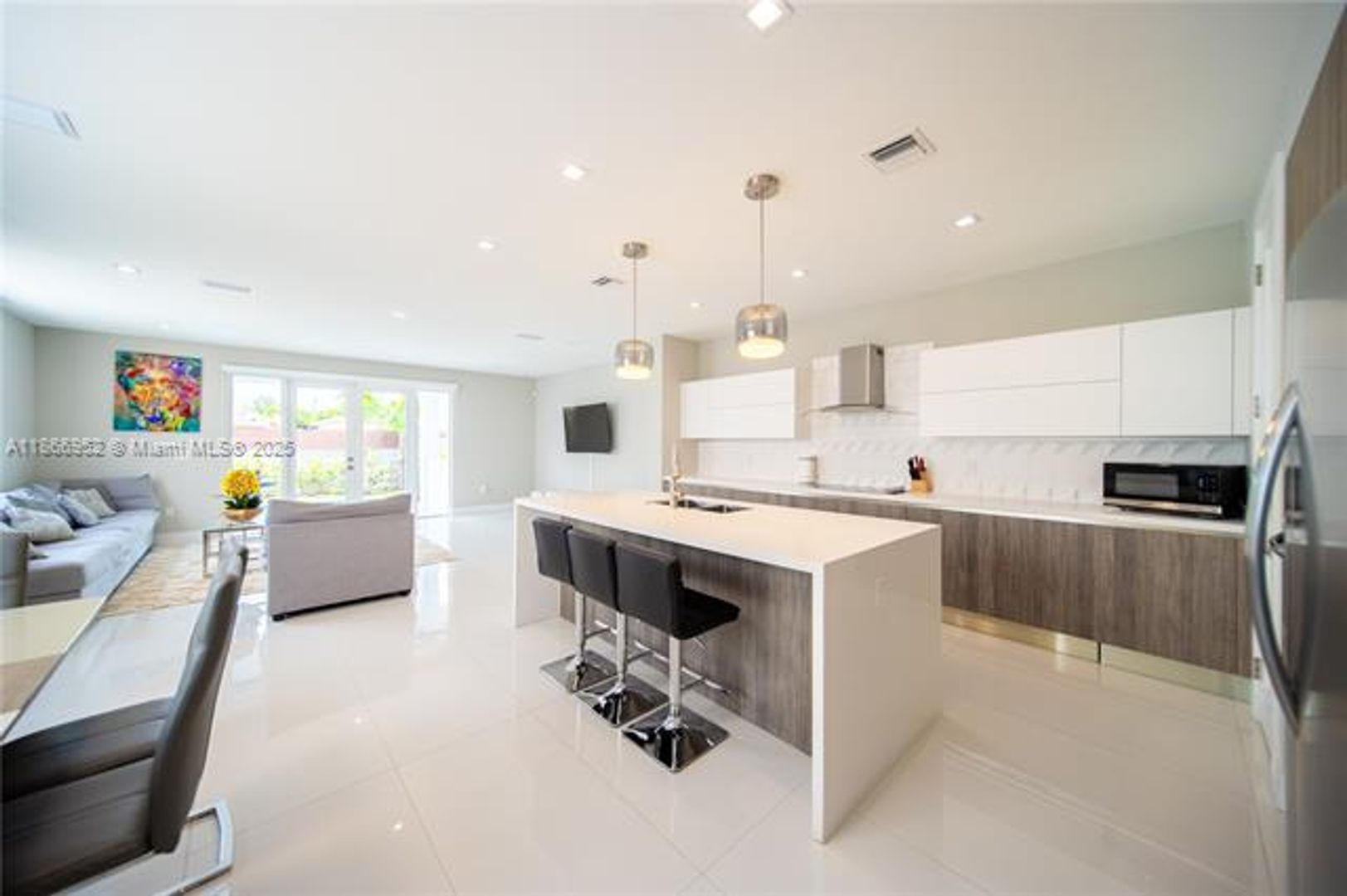 MIAMI Townhome: 3653 SW 26th St #0