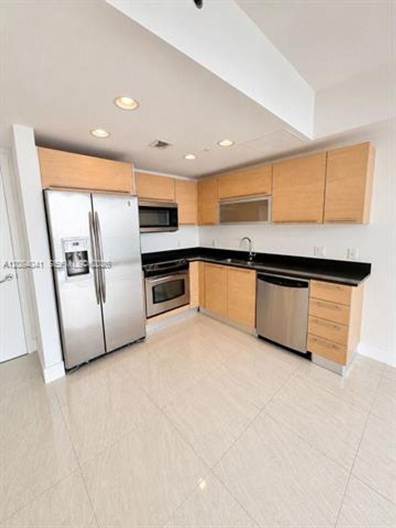 Miami Condo: 951 Brickell Ave cu-1609