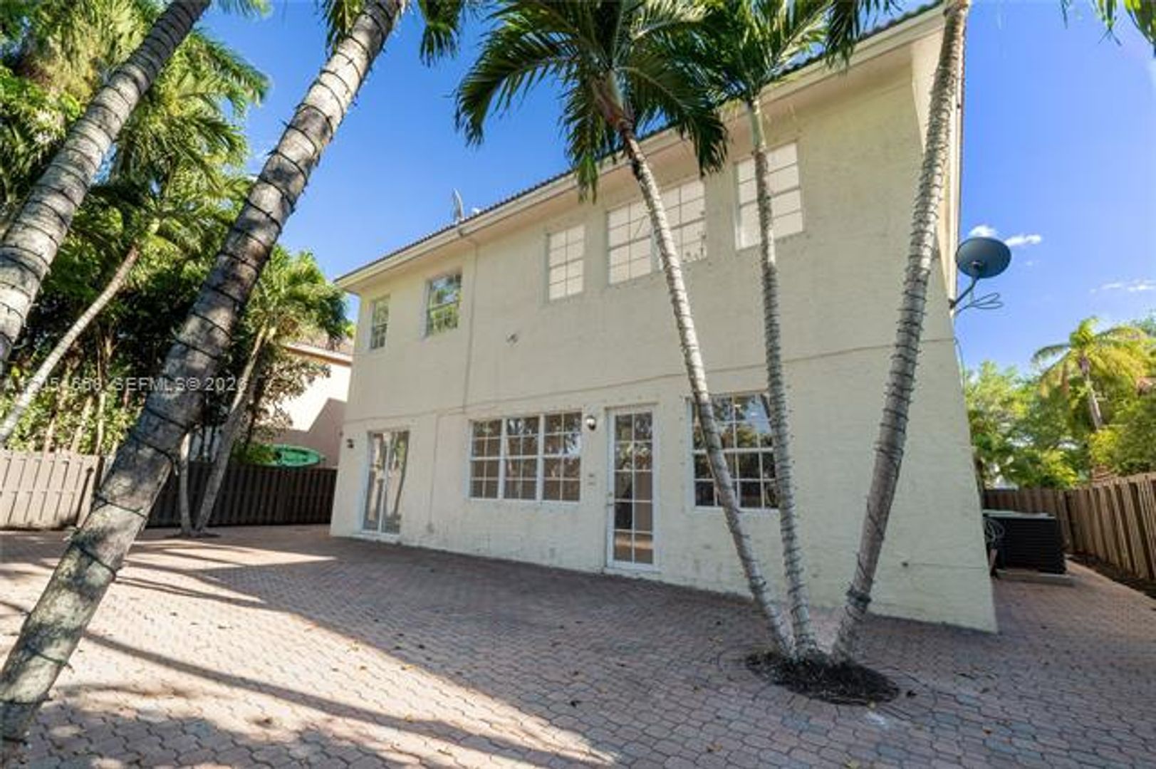 Doral House: 11213 NW 71st Ter # 11213