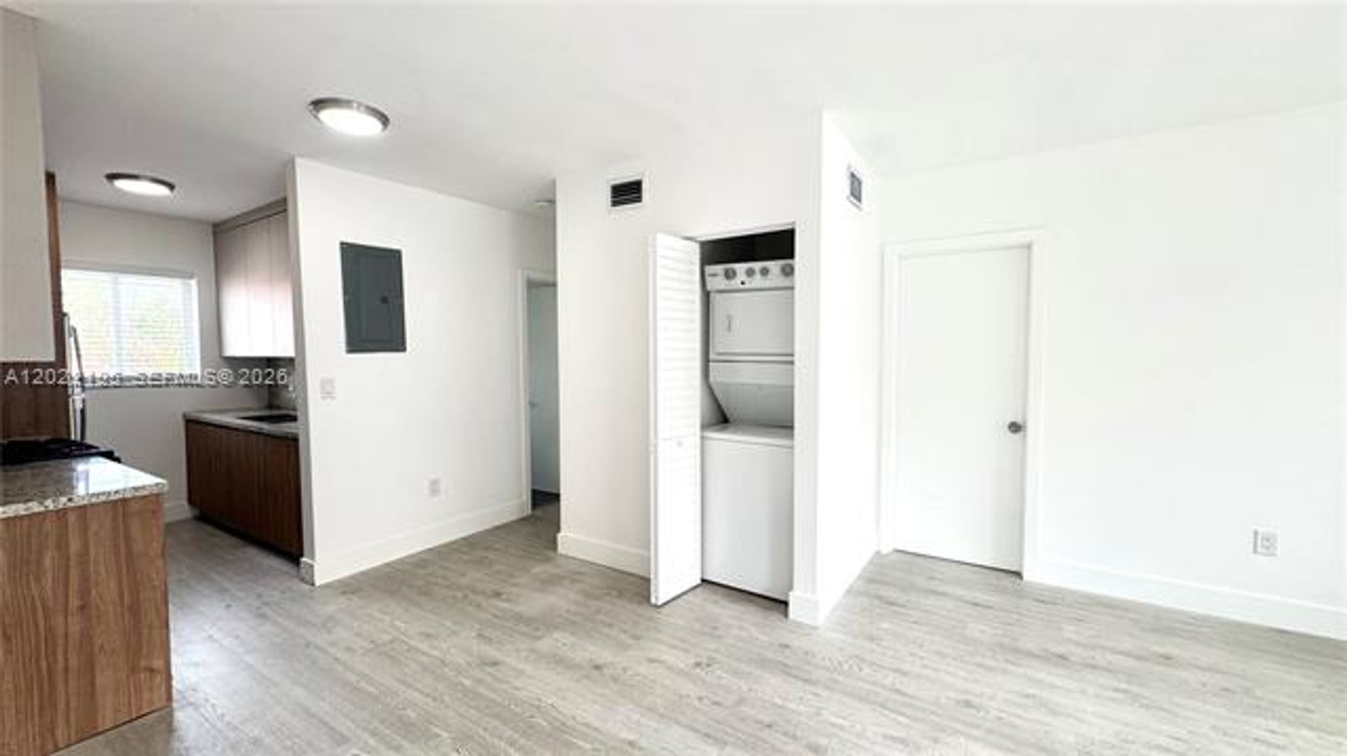 MIAMI BEACH Apartment: 660 Lenox Ave # 3