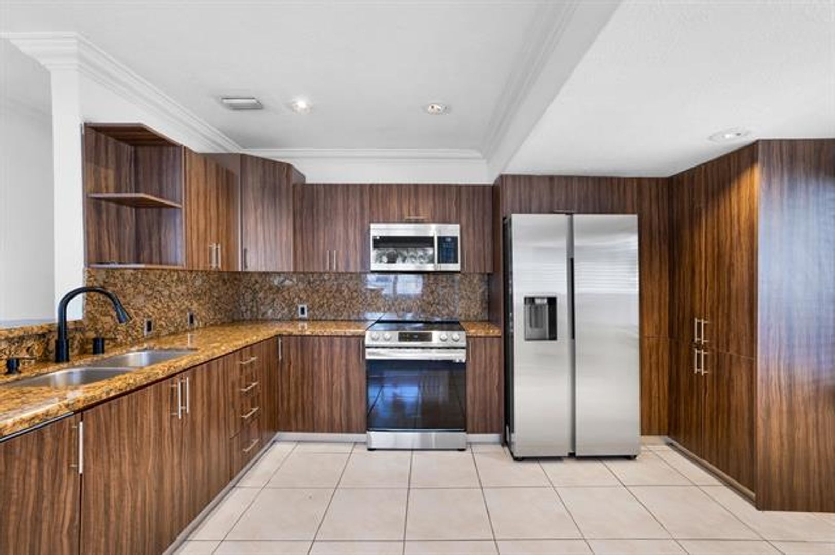 Hialeah House: 242 W 19th St # 242