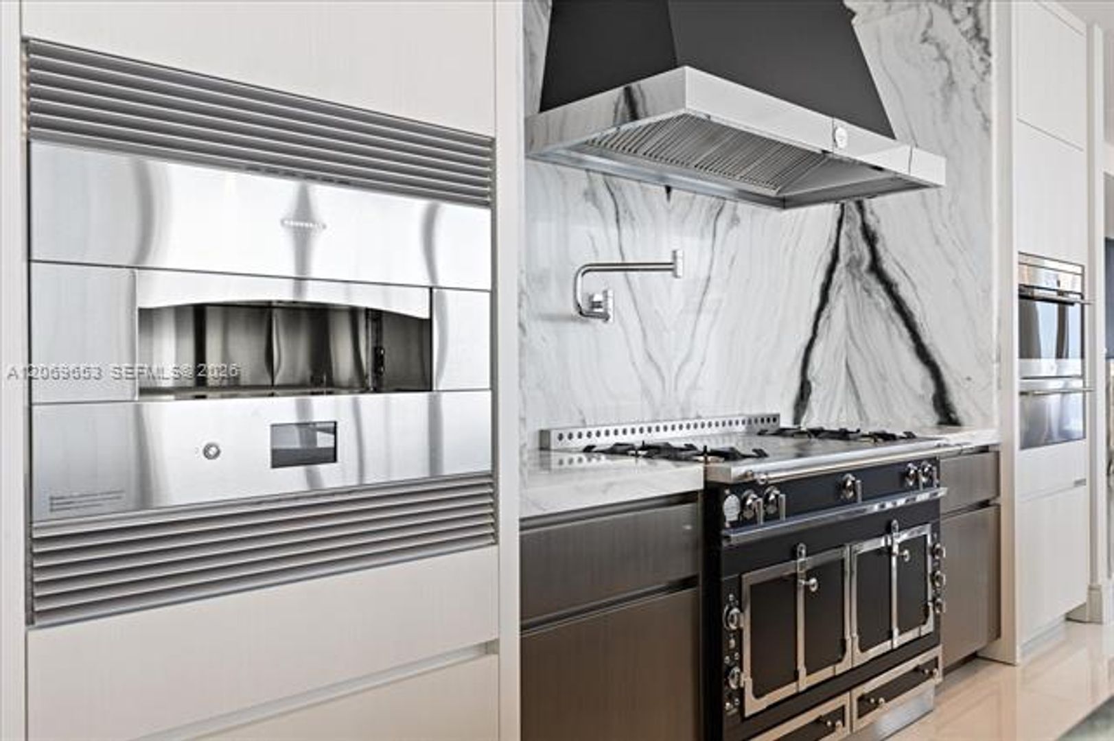Sunny Isles Beach Condo: 17975 Collins Ave cu-N2001