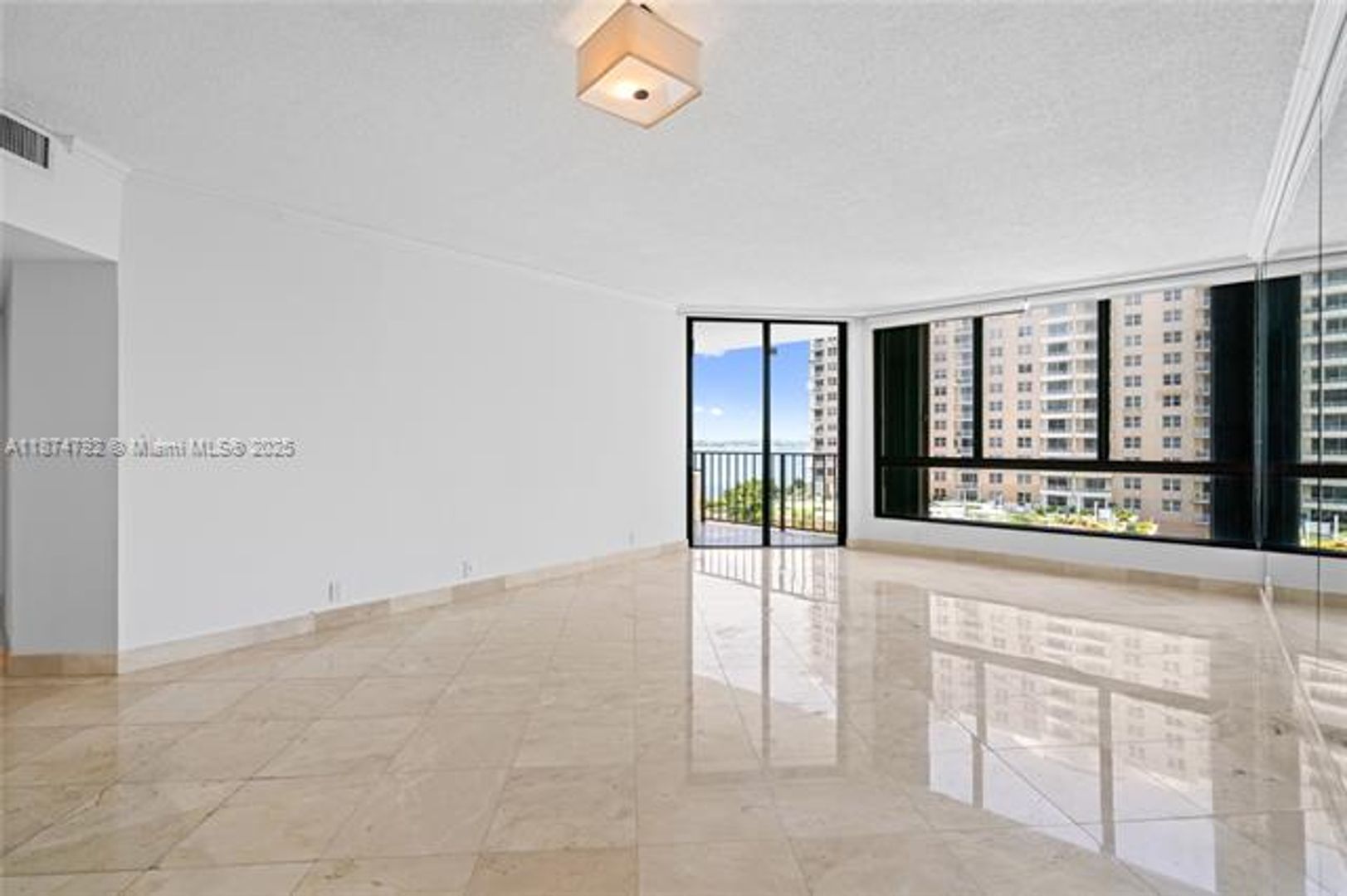 MIAMI Apartment: 520 Brickell Key Dr unit A705