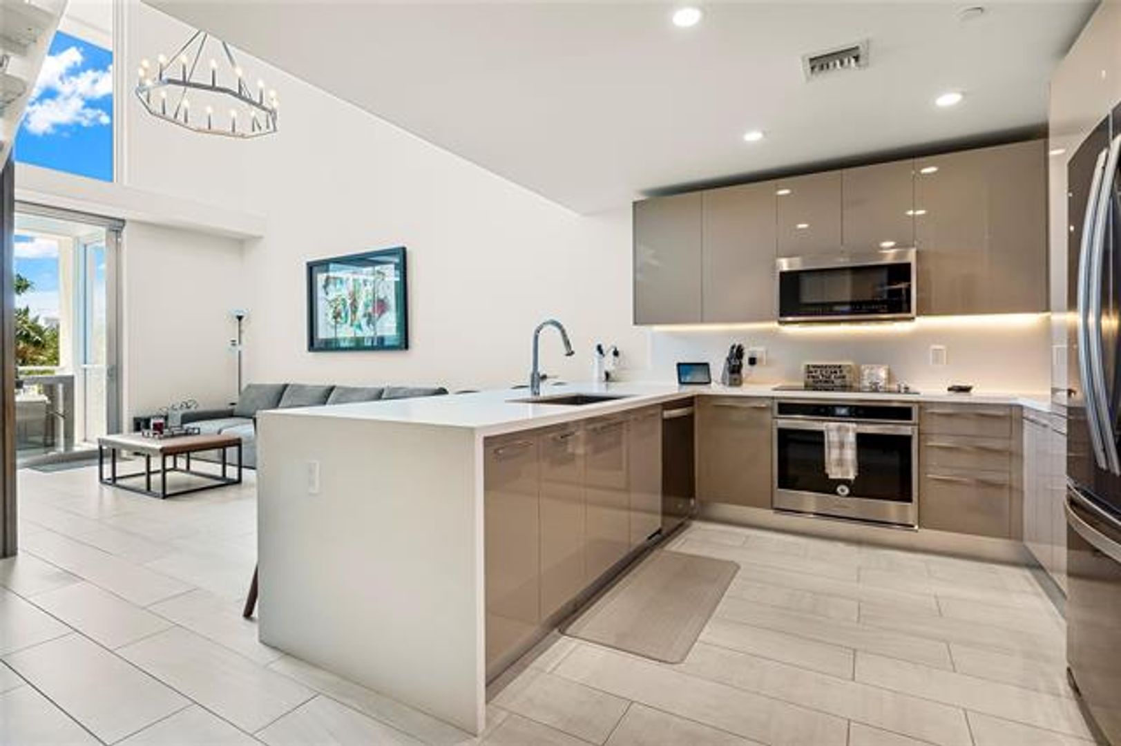Sunrise Condo: 2000 Metropica Way cu-216