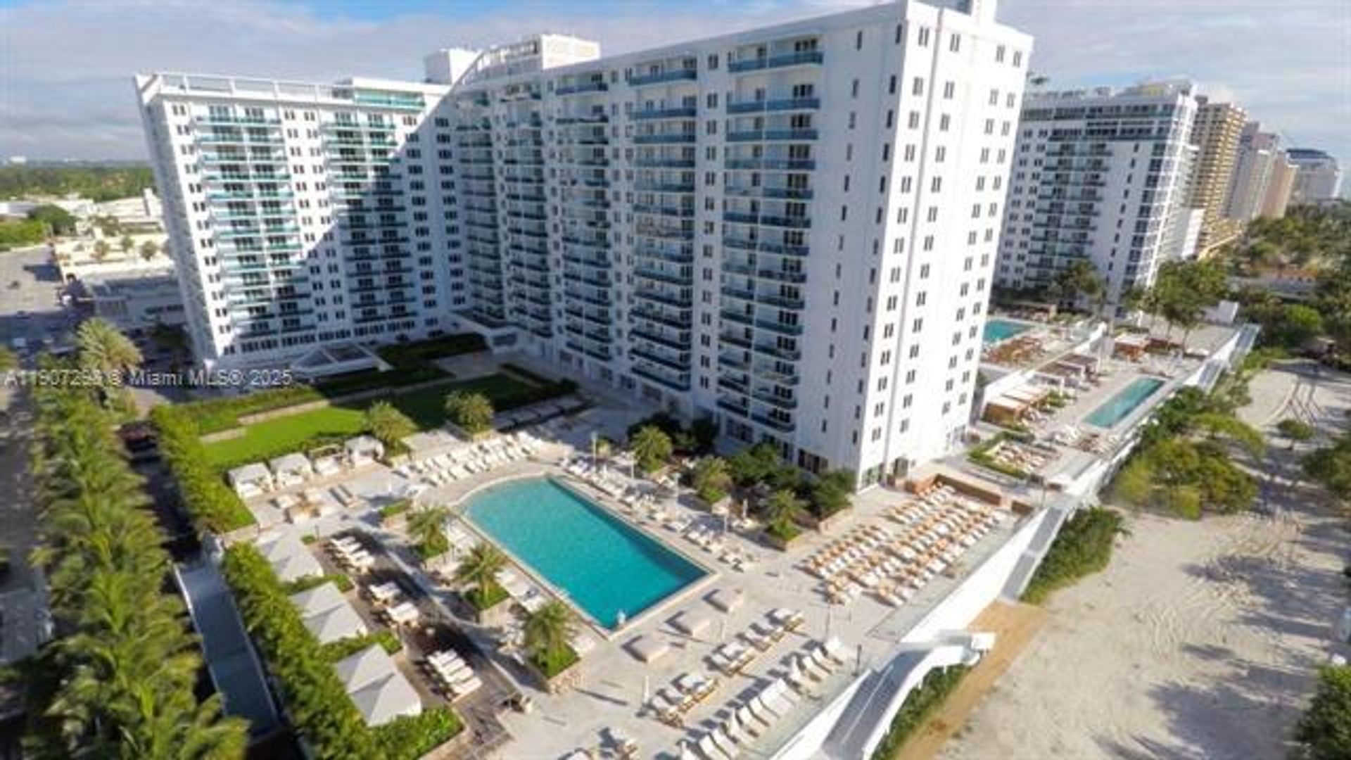 MIAMI BEACH Apartment: 2301 Collins Ave appt 519
