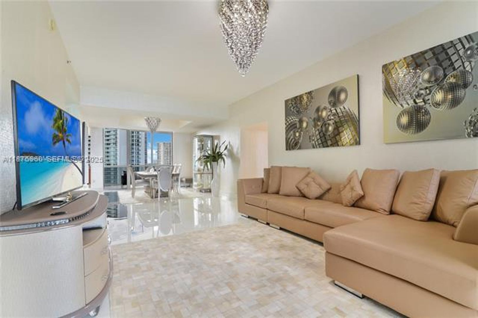 Sunny Isles Beach Condo: 15811 Collins Ave #704