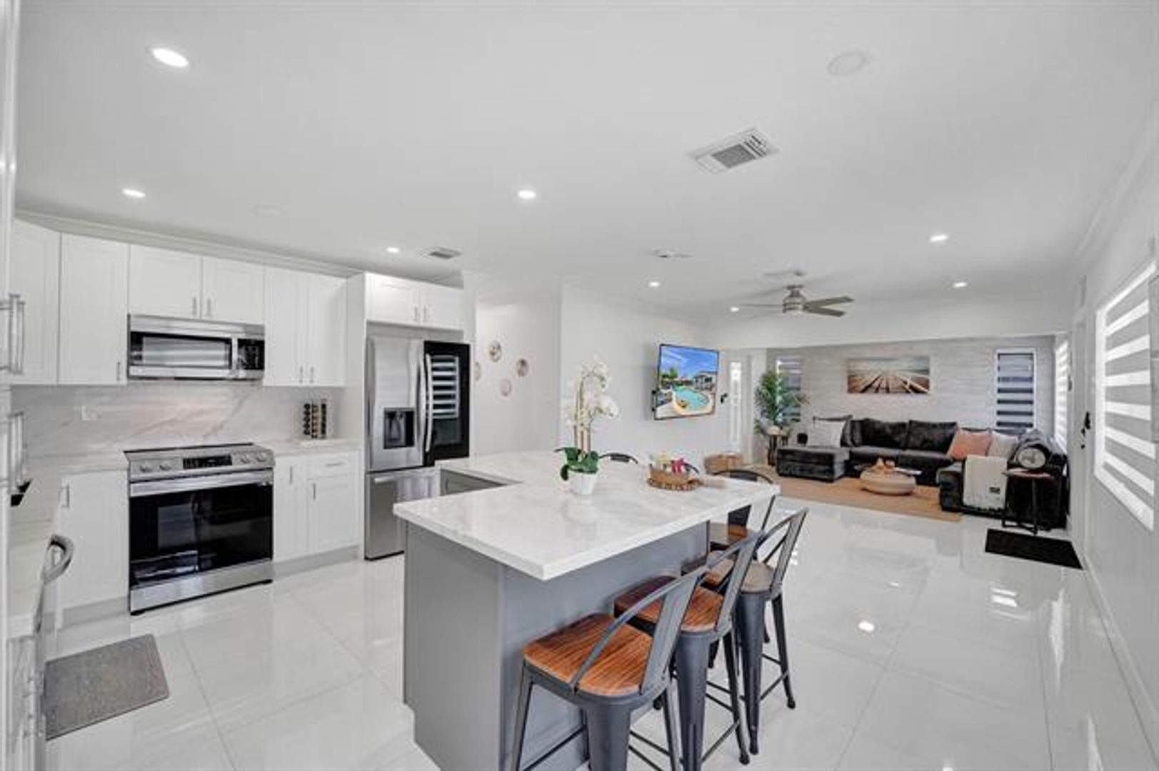 Hollywood House: 6740 Custer St # 6740