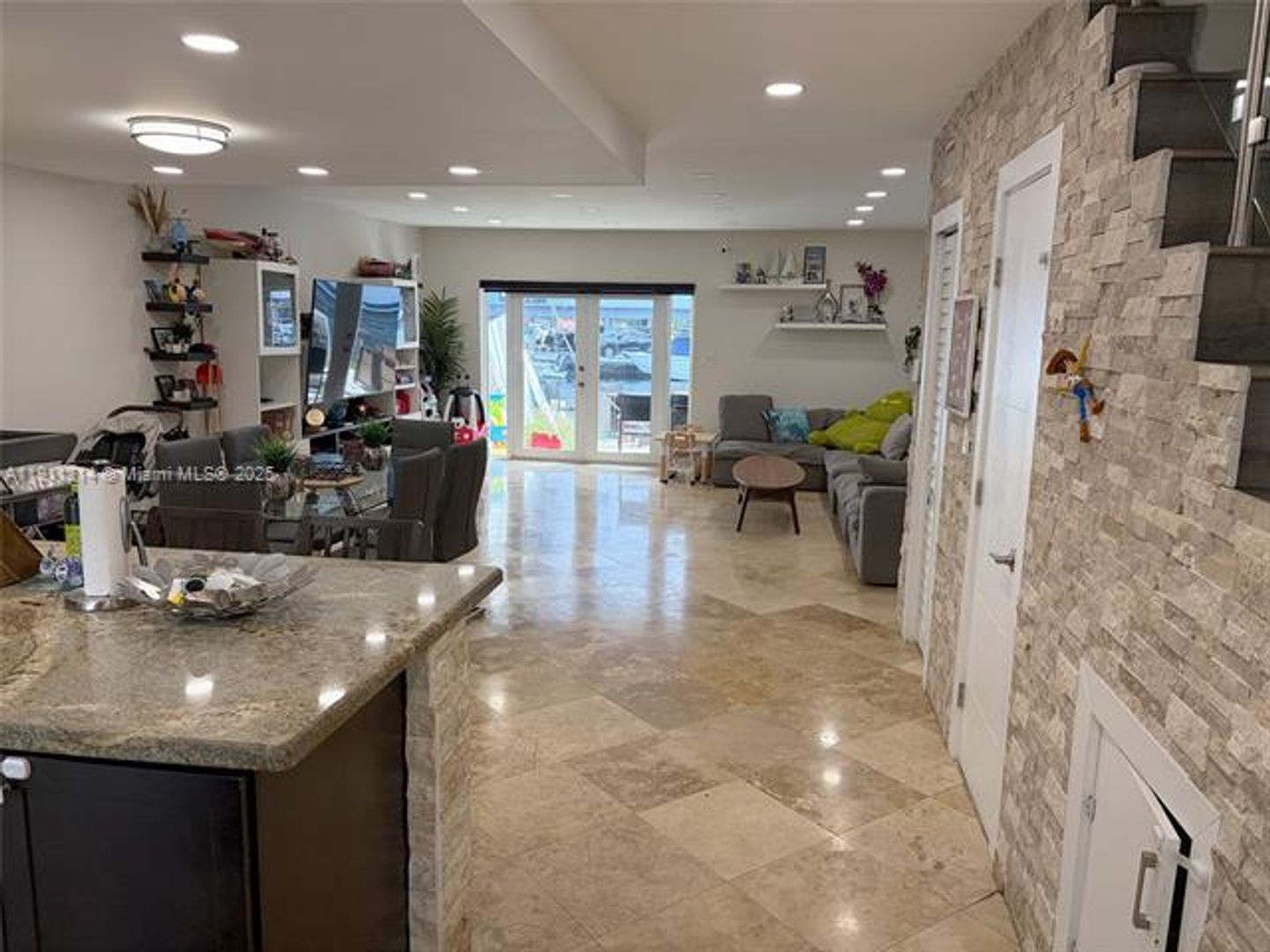 NORTH MIAMI BEACH Apartment: 3690 NE 167th St unit 34