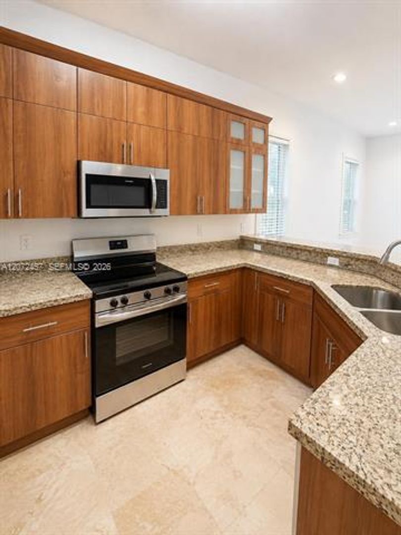 Miami Townhome: 2286 SW 16th Ct th 2286