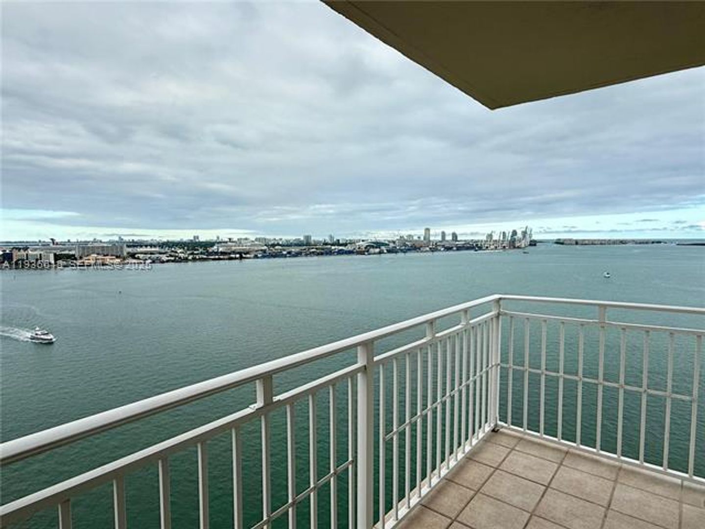 MIAMI Apartment: 770 Claughton Island Dr unit PH-15