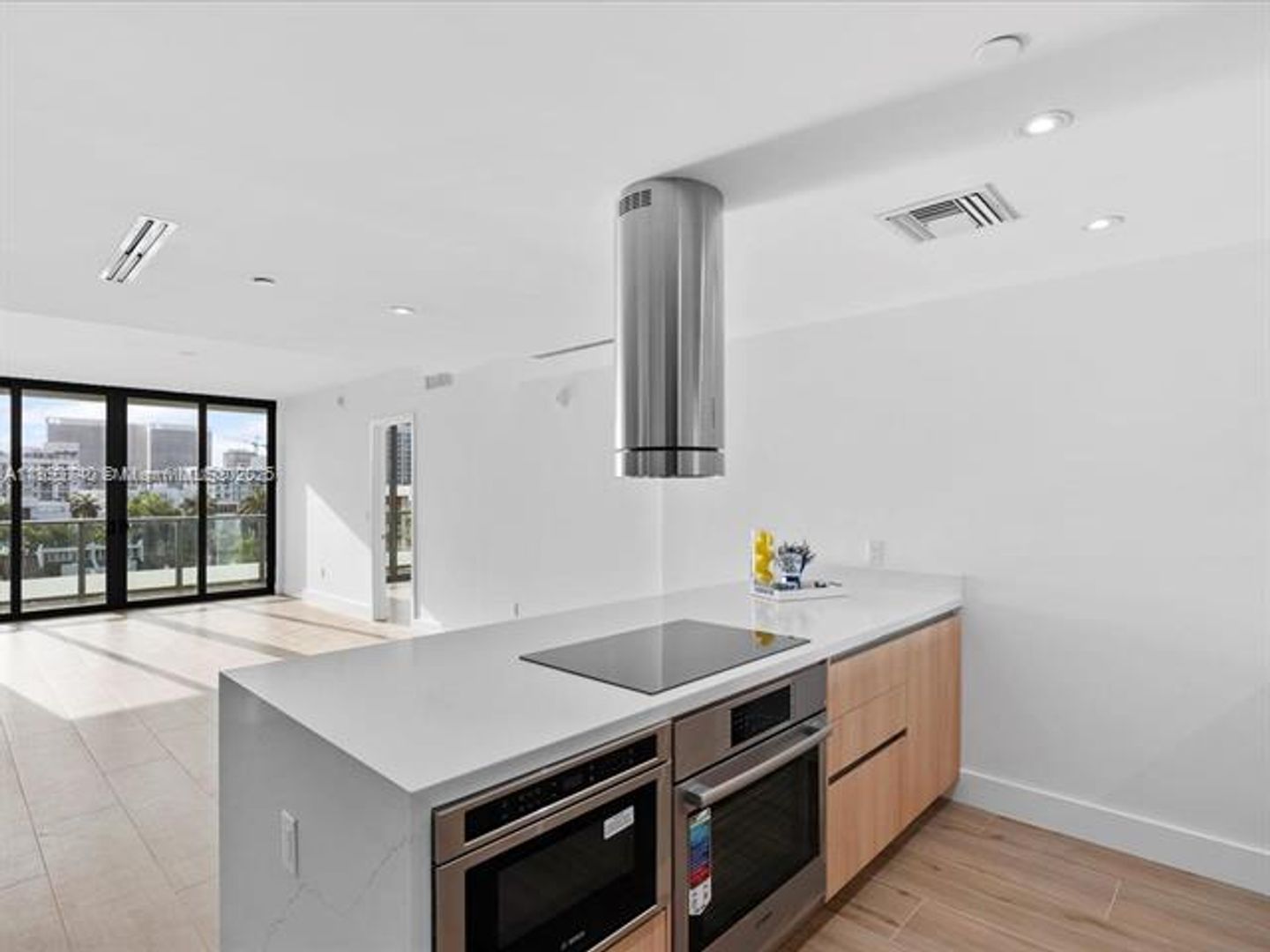 BAY HARBOR ISLANDS Apartment: 9901 W Bay Harbor Dr unit 605