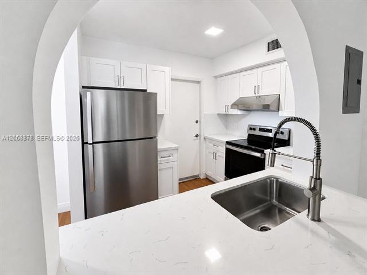 Miami Beach House: 1561 West Ave cu-2