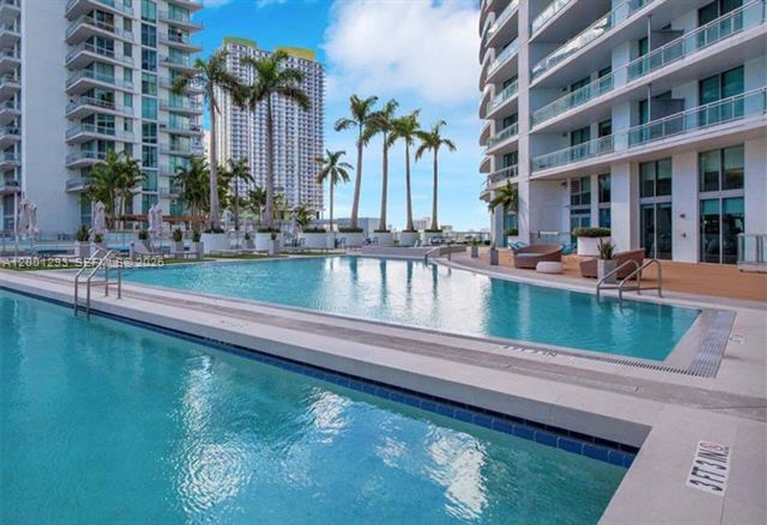 MIAMI Apartment: 90 SW 3rd St # 2116