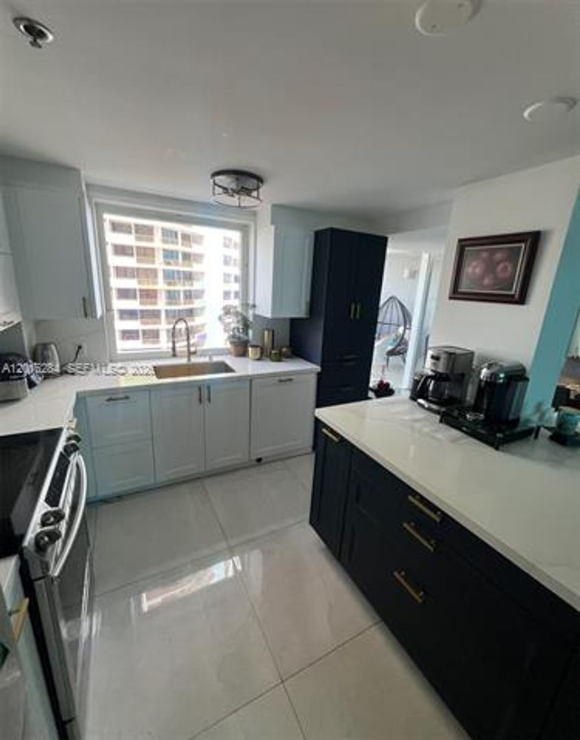 Miami Condo: 1627 Brickell Ave cu-1204