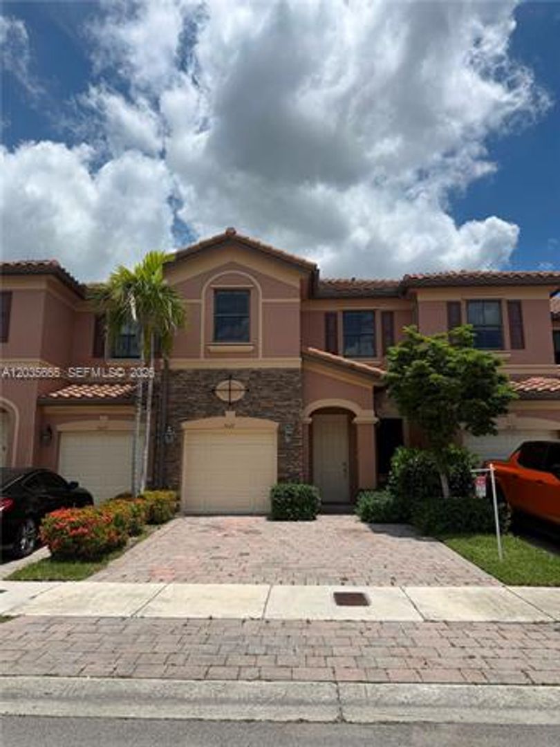 Hialeah Townhome: 3467 W 89th Ter