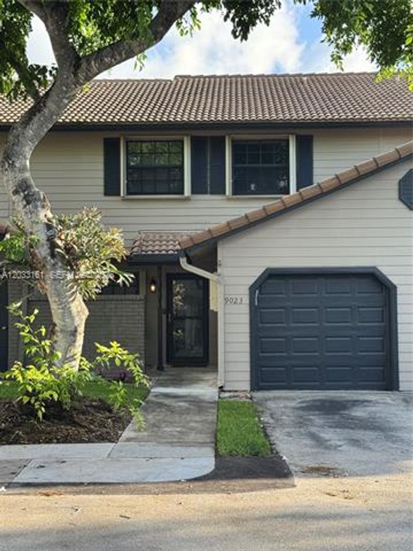 Plantation Townhome: 9023 Vineyard Lake Dr