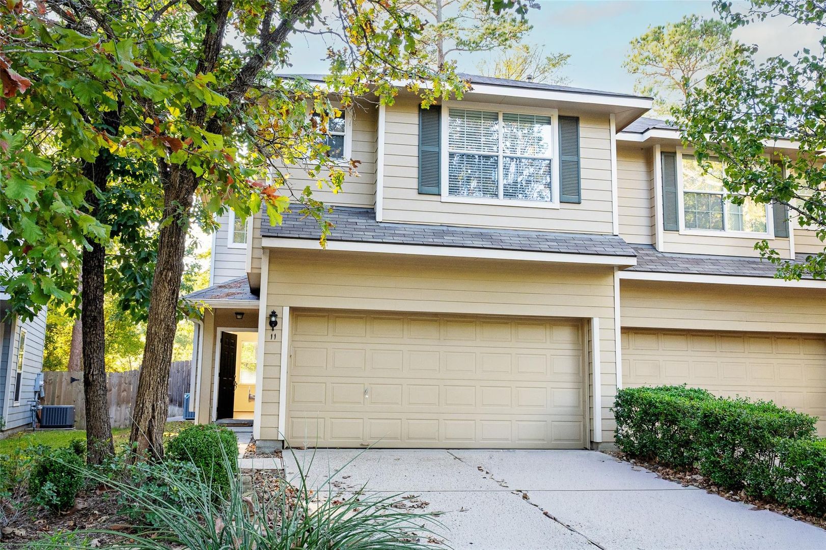 The Woodlands House: 11 Summerhaze Circle #0