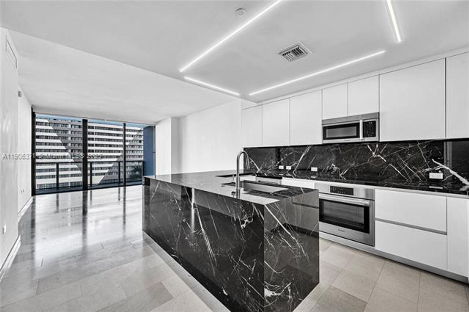 MIAMI Apartment: 88 SW 7th St unit 806