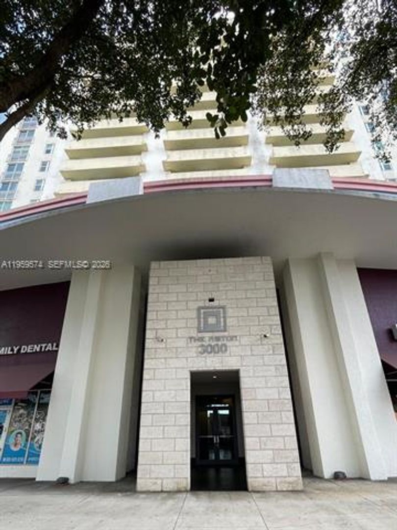 Miami Apartment: 3000 Coral Way unit 1006