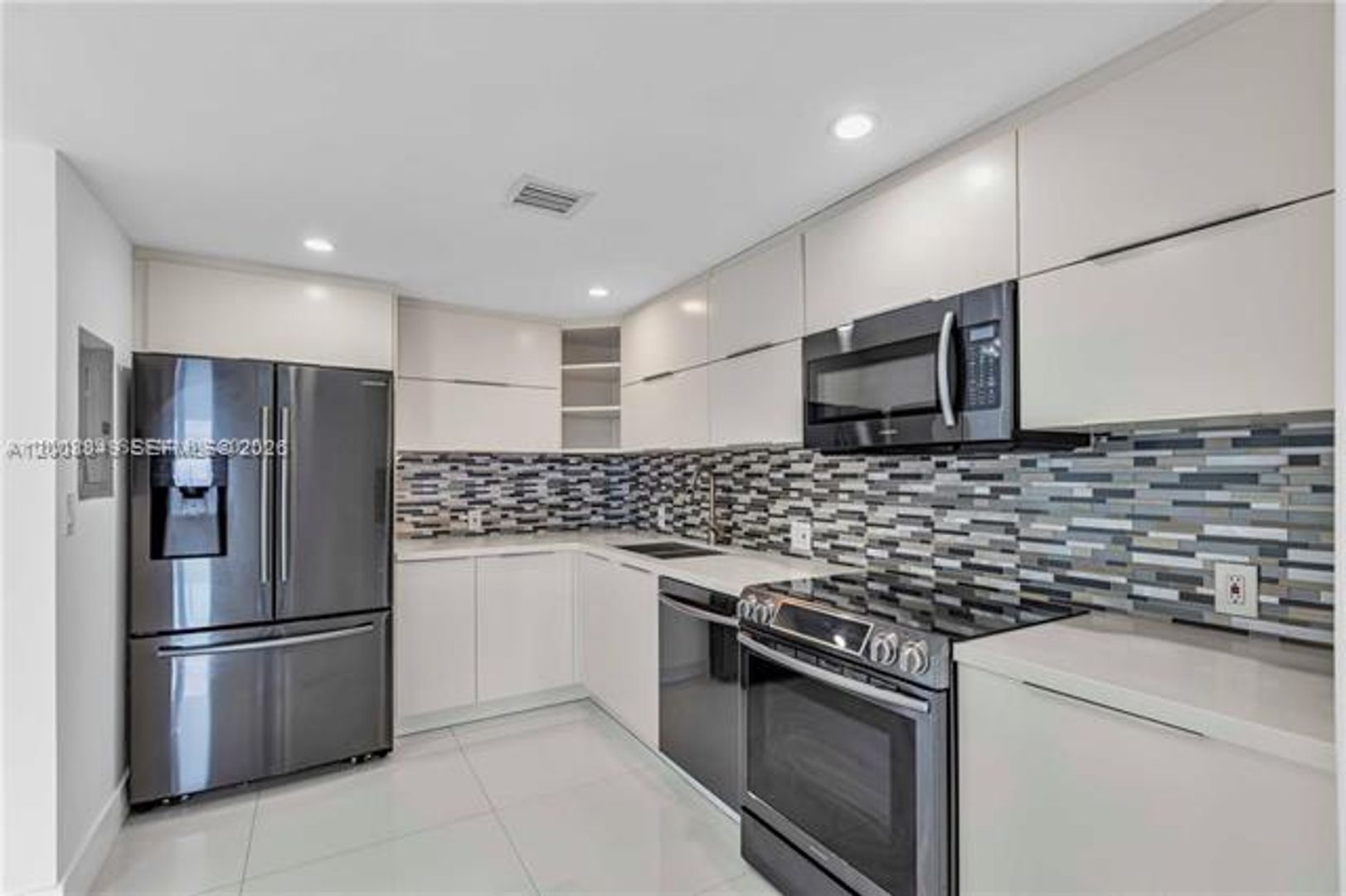 Sunny Isles Beach Condo: 100 Bayview Dr cu-508