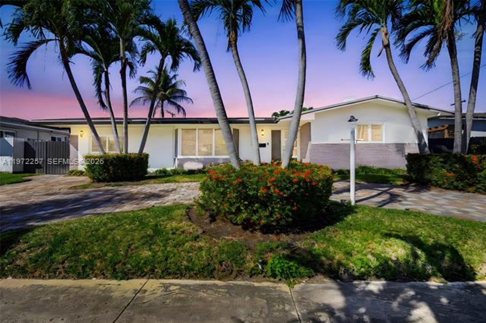 NORTH MIAMI BEACH House: 1871 NE 186th St