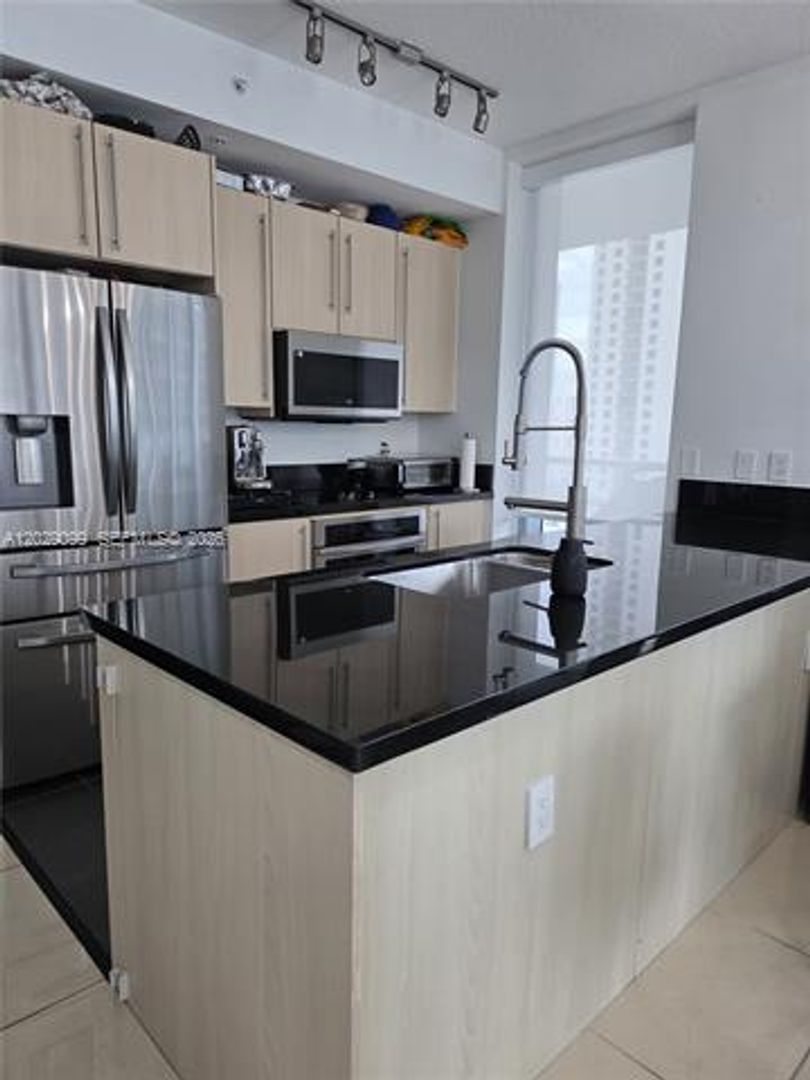Miami Condo: 1111 SW 1st Ave # 2020-N