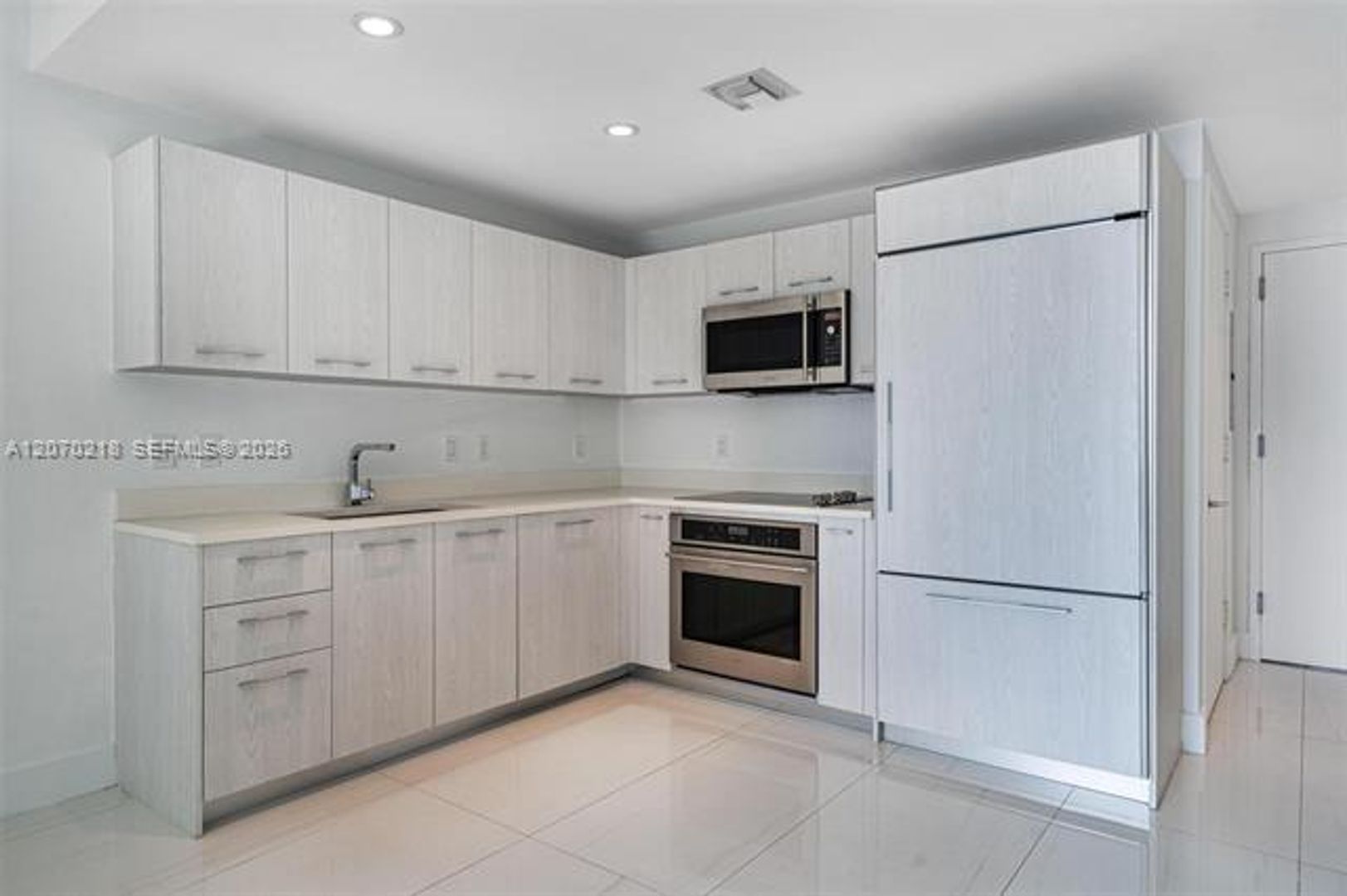 Miami Condo: 45 SW 9th St cu-2002
