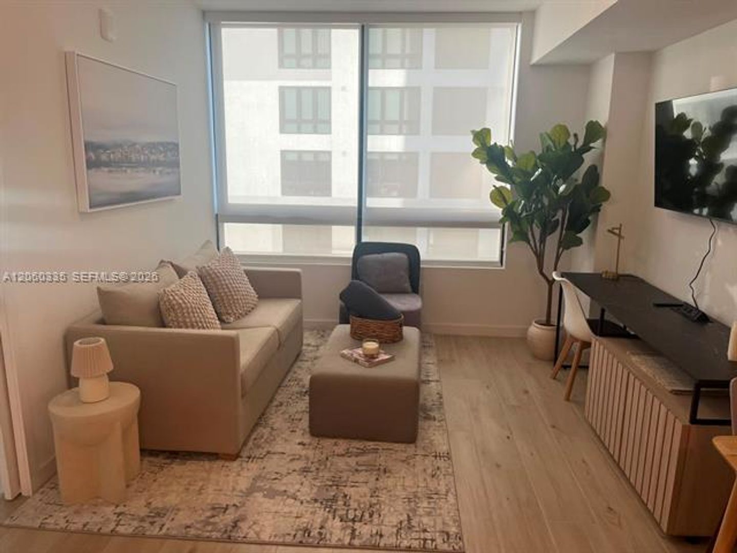 Miami Condo: 225 N Miami Ave cu-1810