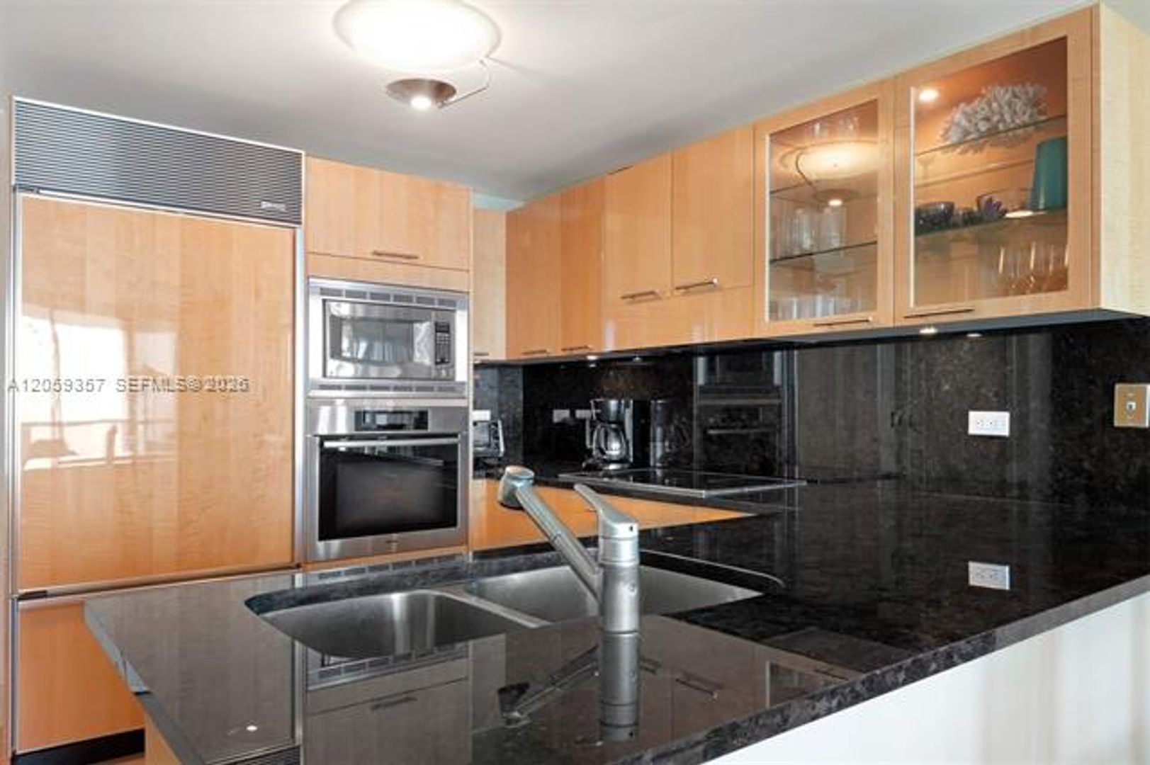 Miami Beach Condo: 6799 Collins Ave cu-1603