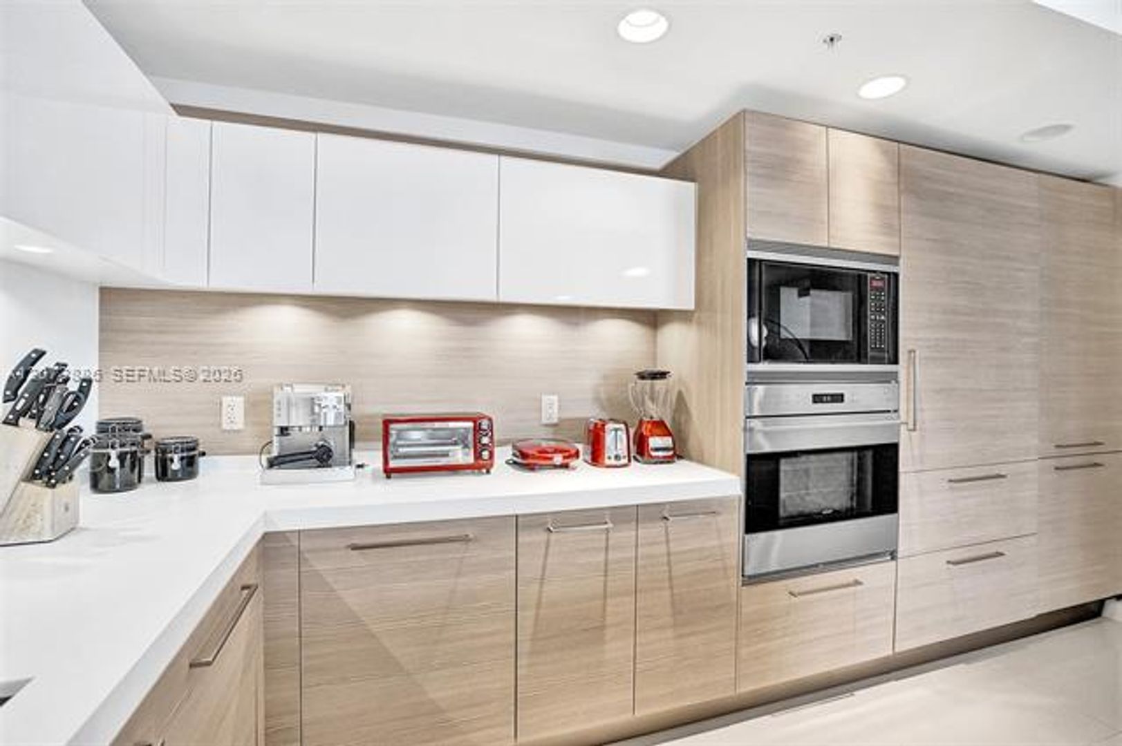 North Miami Beach Condo: 17301 Biscayne Blvd cu-1207