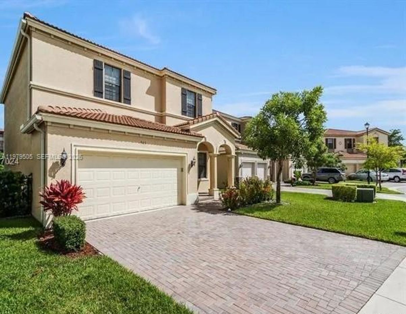 MIAMI House: 965 NE 193rd Ter # 965