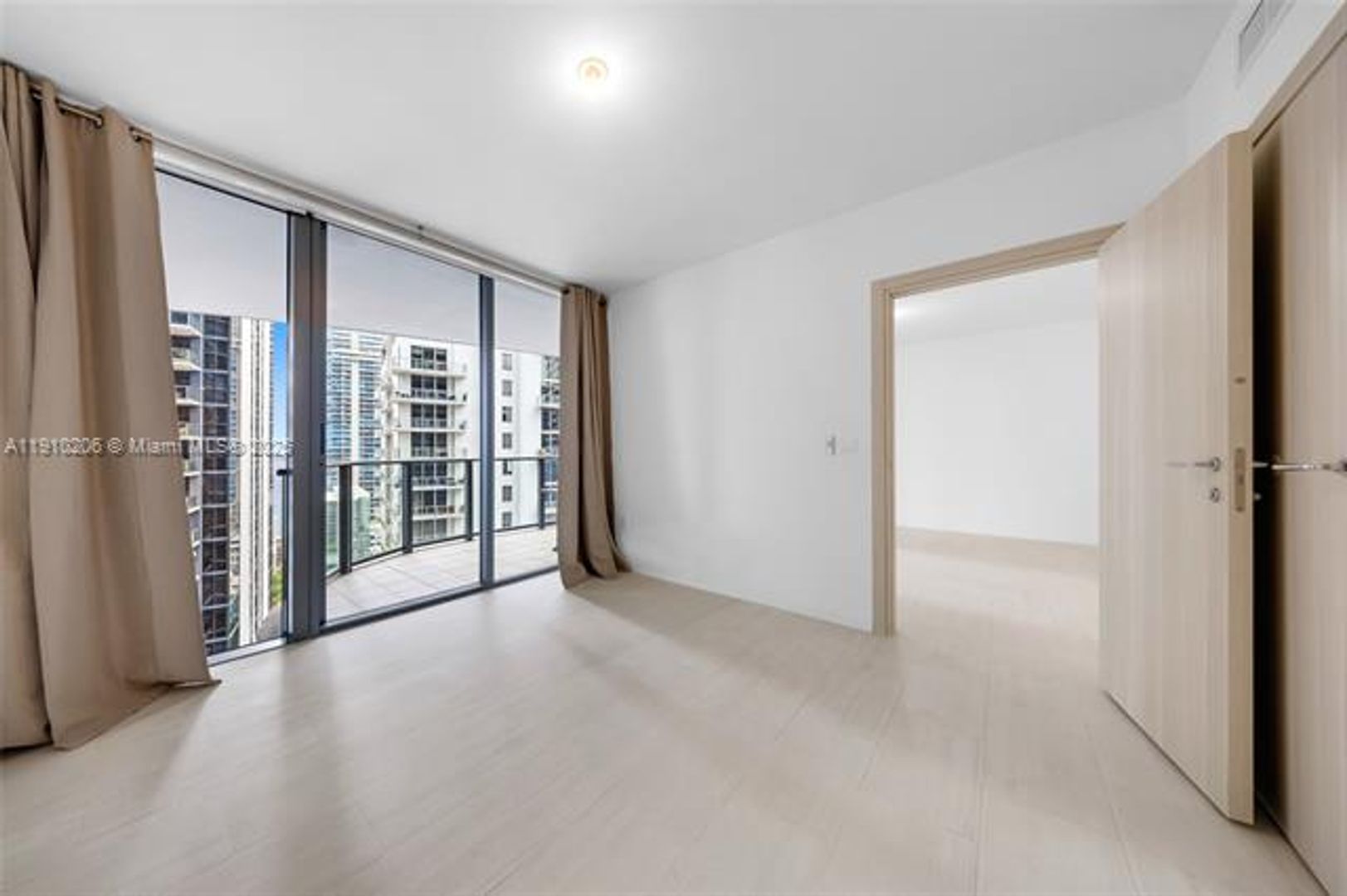MIAMI Apartment: 1000 Brickell Plz unit 3103