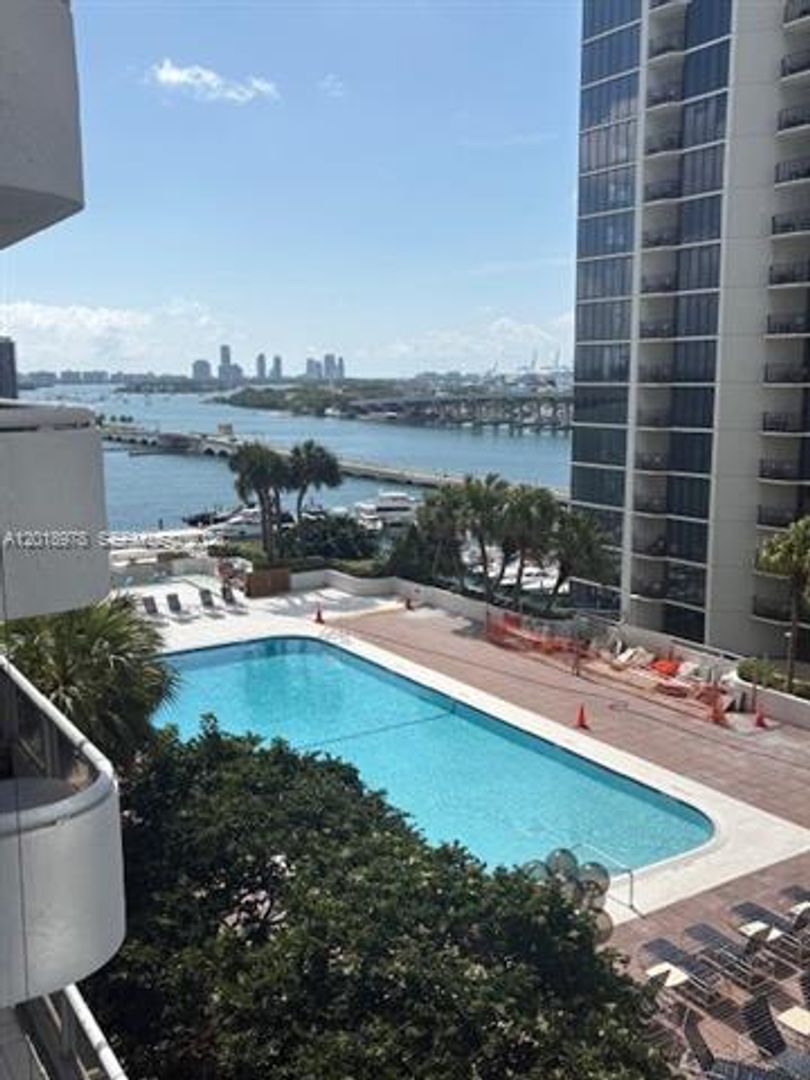 Miami Condo: 1717 N Bayshore Dr # A-1542