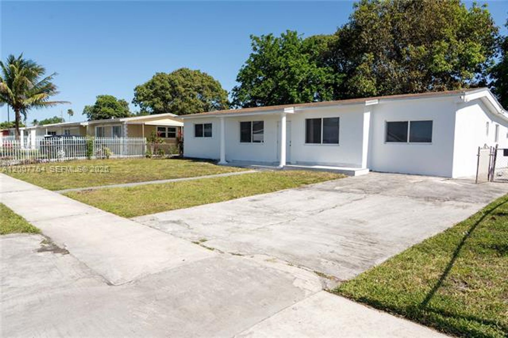 MIAMI GARDENS House: 4000 NW 195th St