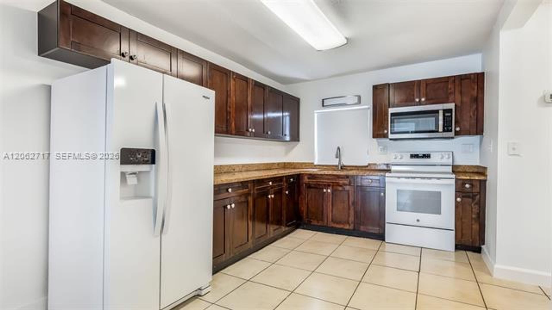 Hialeah House: 117 E 10th St # 117