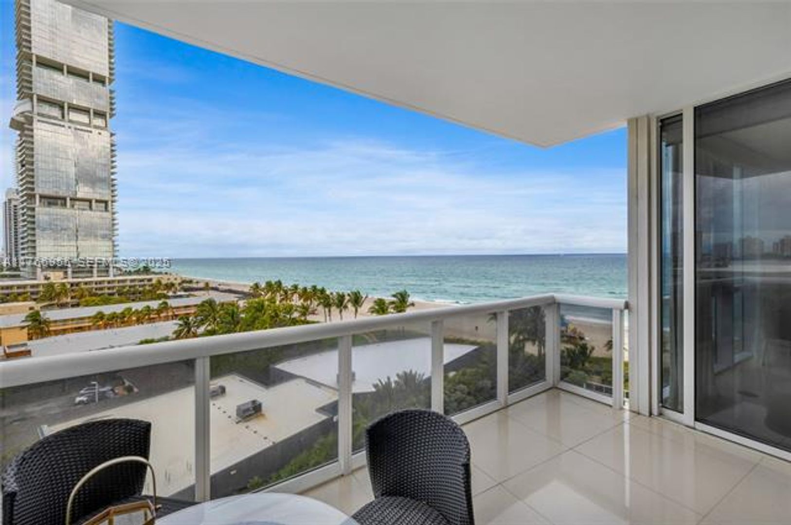 Sunny Isles Beach Condo: 18201 Collins Ave appt 902