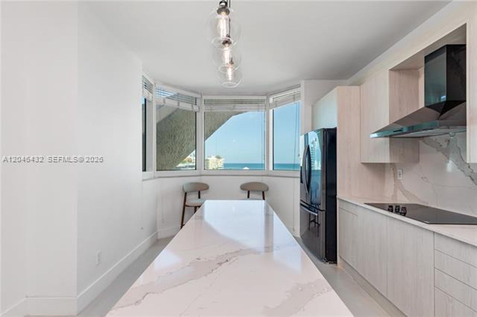 Miami Beach Condo: 300 S Pointe Dr # 907