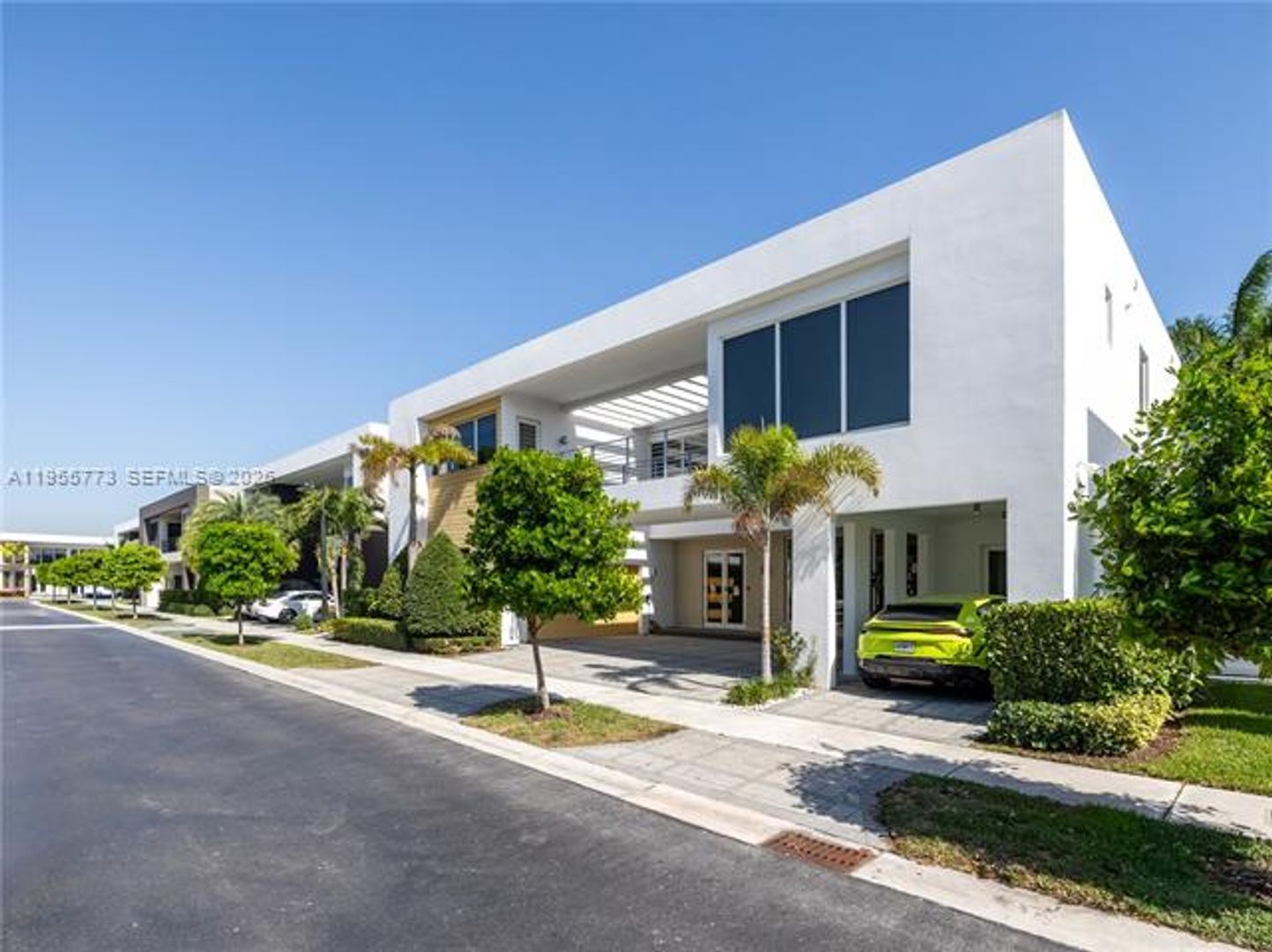 Doral House: 7451 NW 103rd Ct # 7451
