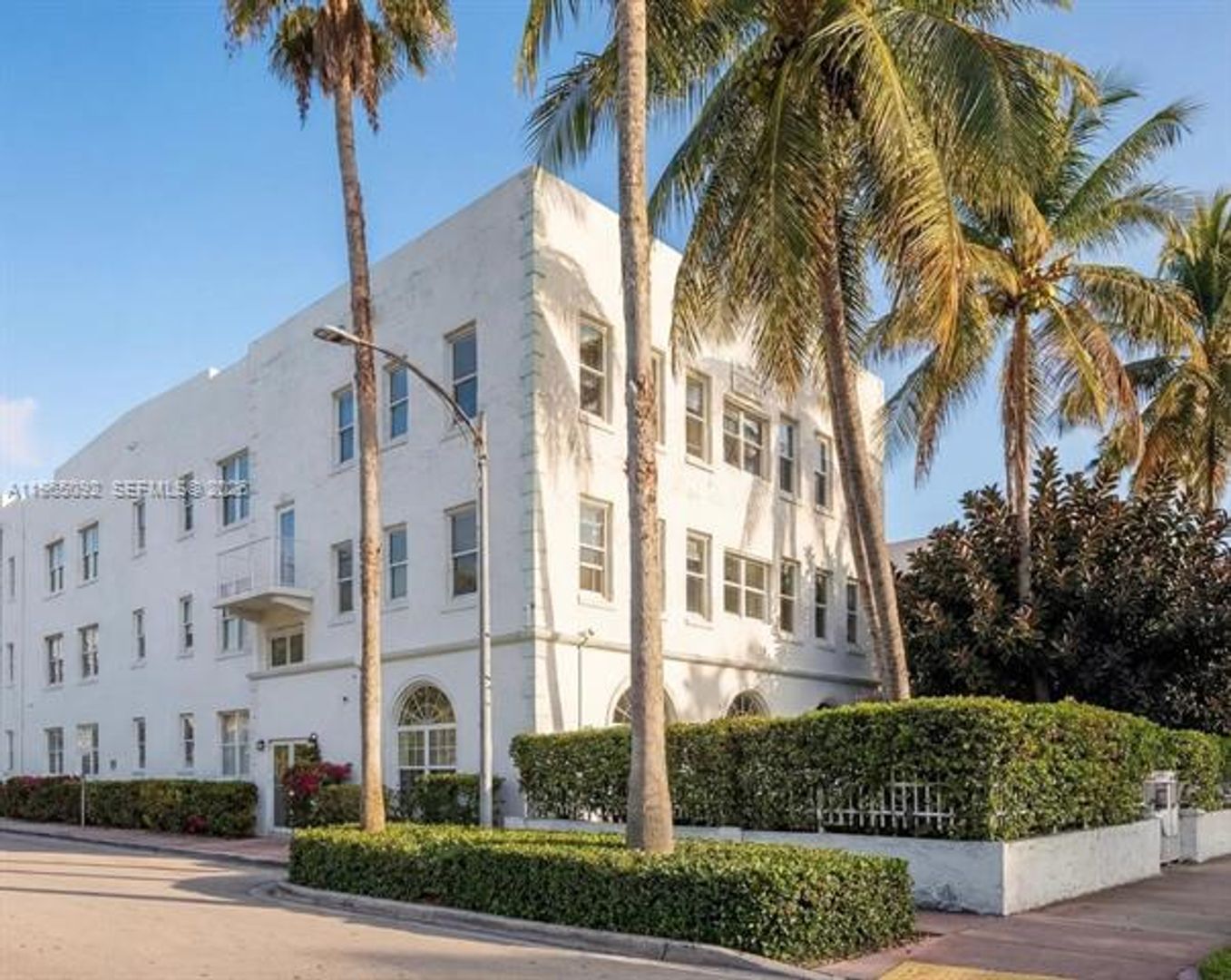 MIAMI BEACH Condo: 802 Euclid Ave # 305