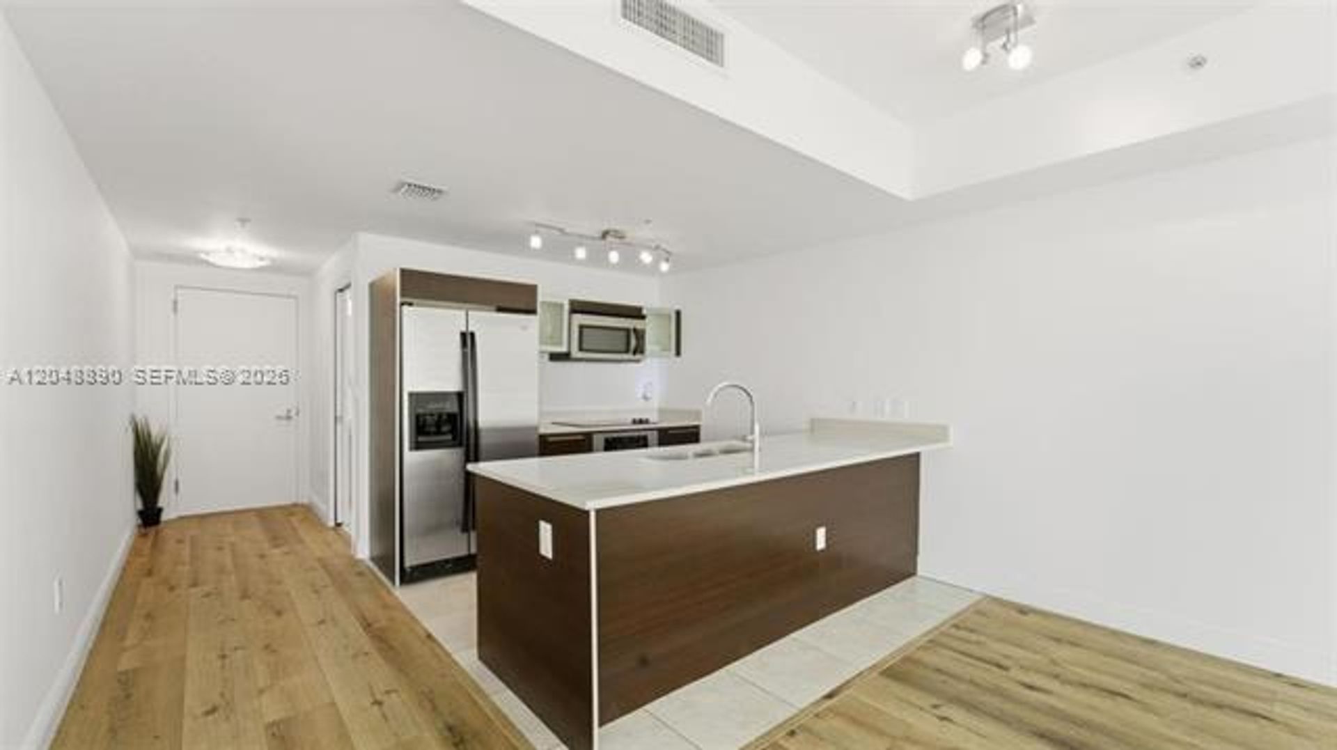Miami Condo: 1900 N Bayshore Dr cu-4109