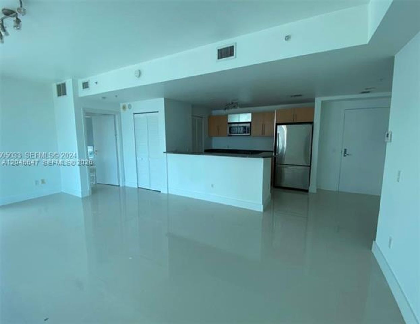 Miami Condo: 300 S Biscayne Blvd cu-T-2302