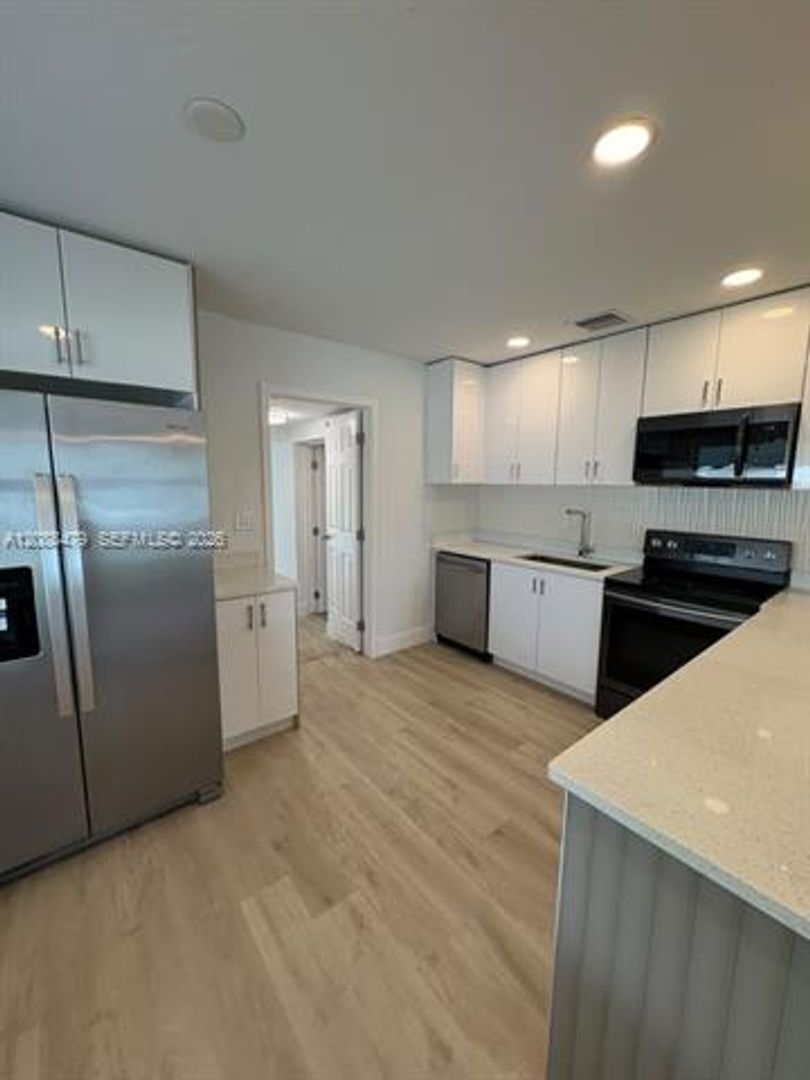 Hollywood House: 825 S 28th Ave # 825