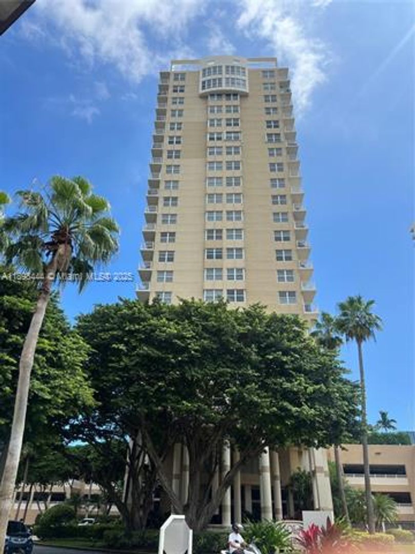 MIAMI Apartment: 770 Claughton Island Dr unit 406