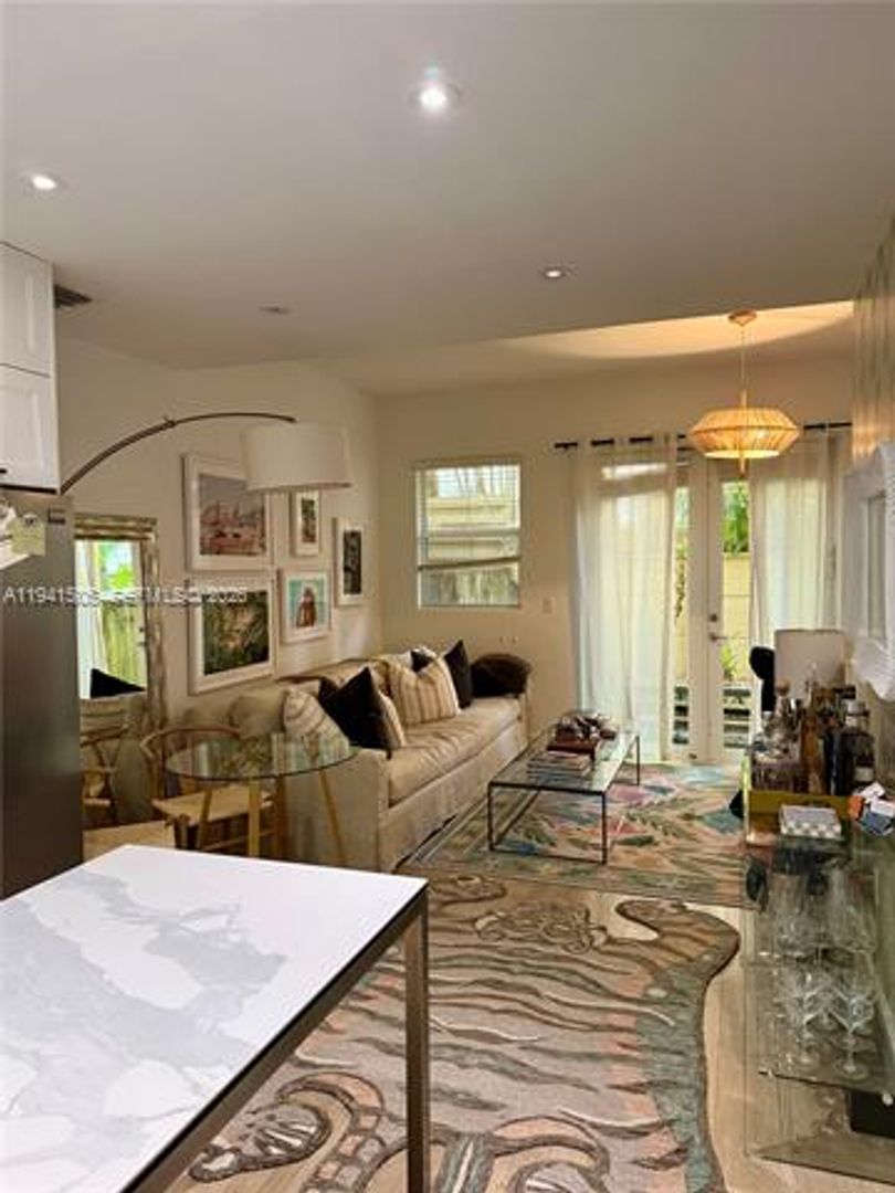 MIAMI Townhome: 2845 Coconut Ave th 2