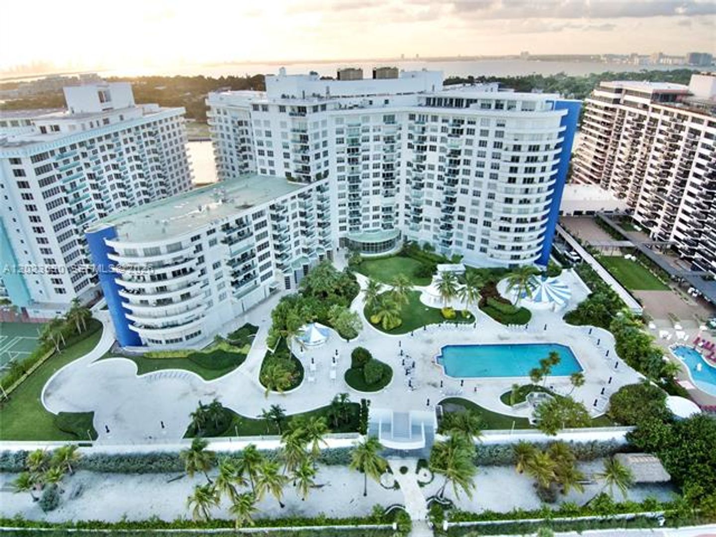 Miami Beach Condo: 5151 Collins Ave # 428