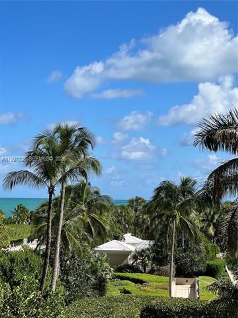 KEY BISCAYNE Apartment: 445 Grand Bay Dr # 412